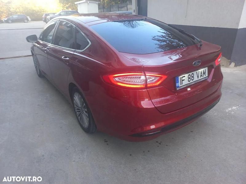 Second-hand Ford Mondeo Titanium 150 CP (110 kW) 2015 Culoarerosu Berlinǎ
