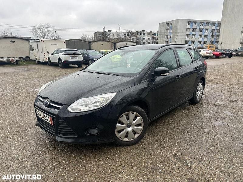 Culoarenegru Utilizat 2013 Ford Focus SYNC Edition Break | 3.490 EUR (Preț bun) - Imagine 1/4