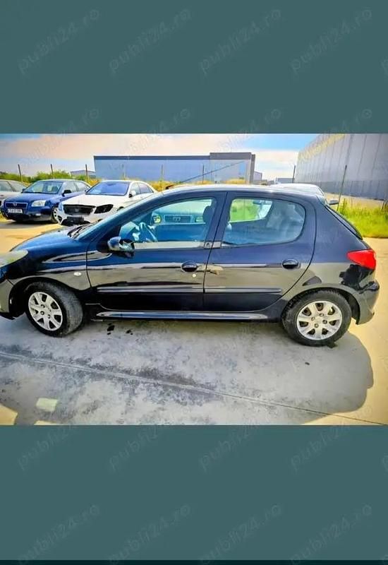 Utilizat 2011 Peugeot 206+ Hatchback | 2.700 EUR - Imagine 1/4