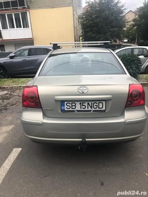 Utilizat 2005 Toyota Avensis Berlinǎ | 2.900 EUR (Preț bun) - Imagine 1/4