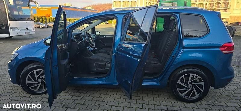 Second-hand VW Touran 115 CP (84 kW) 2019 Culoarealbastru Monovolum
