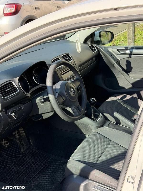 Second-hand VW Golf VII Comfortline 105 CP (77 kW) 2012 Culoarealb Hatchback