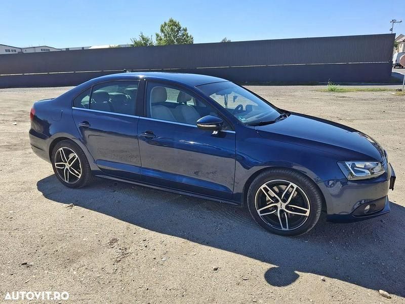 Culoarealbastru Utilizat 2013 VW Jetta Highline Berlinǎ | 7.200 EUR (Preț OK) - Imagine 1/4