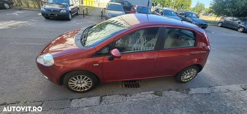 Culoarerosu Utilizat 2006 Fiat Grande Punto Hatchback | 1.300 EUR (Super Preț) - Imagine 1/4