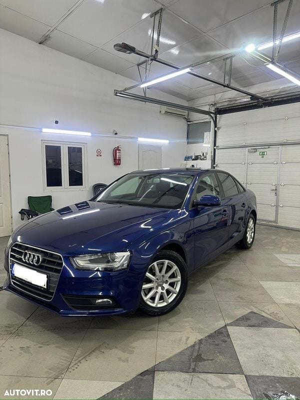 Second-hand Audi A4 190 CP (139 kW) 2015 Culoarealbastru Berlinǎ