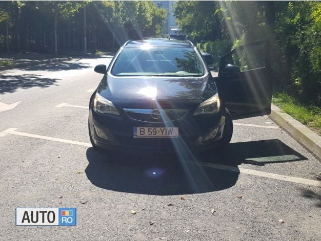 Second-hand Opel Astra 120 CP (88 kW) 2011 Negru Break