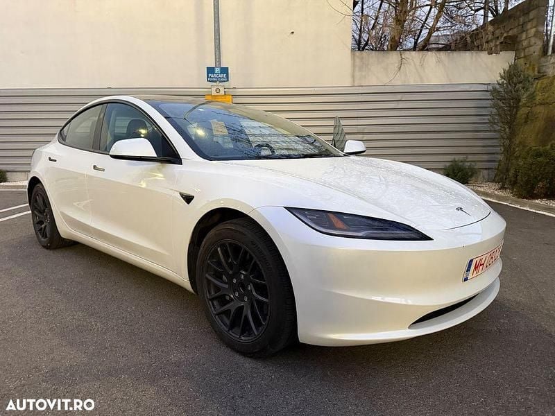 Culoarealb Second-hand 2024 Tesla Model 3 Standard Range Plus Berlinǎ | 28.100 EUR (Super Preț) - Imagine 1/4