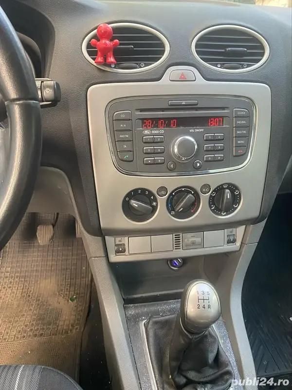 Utilizat 2010 Ford Focus Hatchback | 900 EUR (Super Preț) - Imagine 1/4