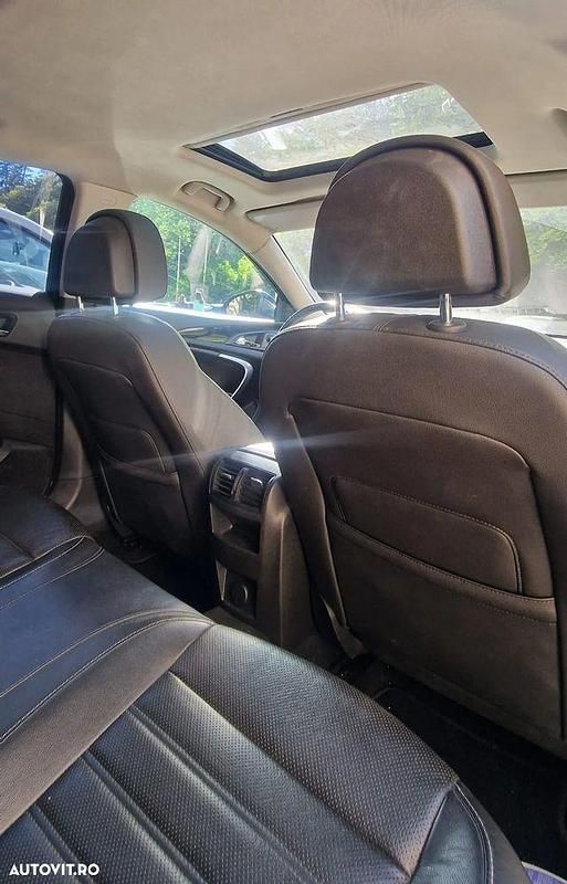 Second-hand Opel Insignia Sport 220 CP (161 kW) 2009 Culoarenegru Berlinǎ