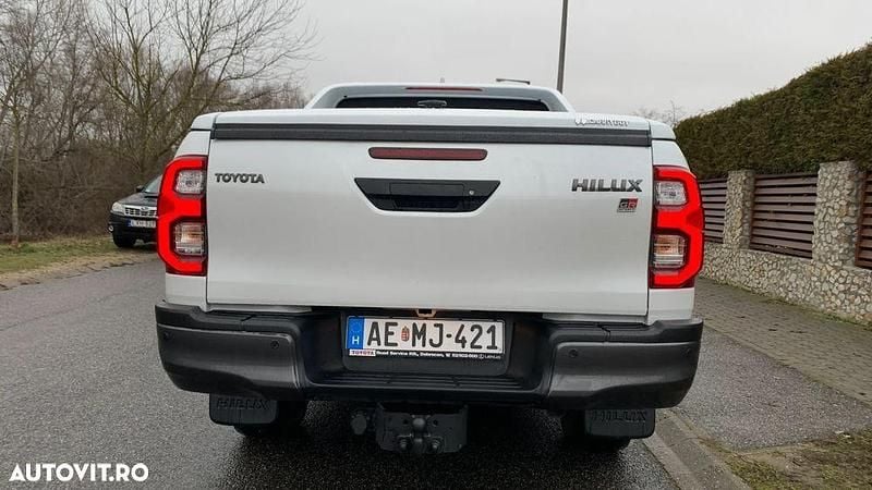 Second-hand Toyota HiLux Sport 204 CP (150 kW) 2024 Culoarealb Pickup