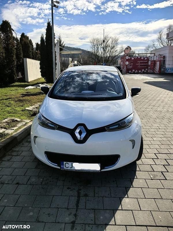 Second-hand Renault Zoe Life 67 kW (92 CP) 2015 Culoarealb Hatchback