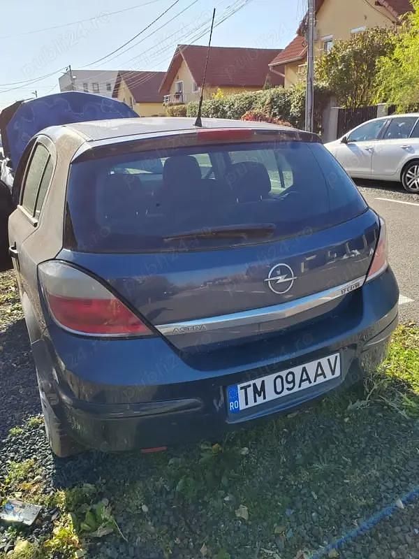 Second-hand Opel Astra 110 CP (80 kW) 2005 Gri Hatchback