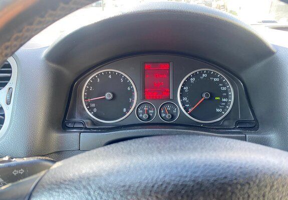 Gri Utilizat 2009 VW Tiguan SUV | 8.800 EUR (Scump) - Imagine 1/4