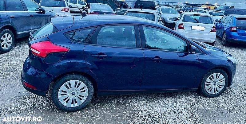 Second-hand Ford Focus 95 CP (69 kW) 2016 Culoarealbastru Hatchback