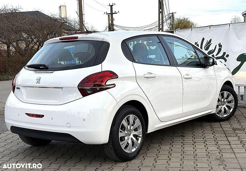 Second-hand Peugeot 208 Style 83 CP (61 kW) 2019 Culoarealb Hatchback