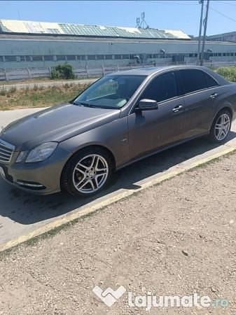 Second-hand Mercedes E200 136 CP (100 kW) 2011 Gri Berlinǎ