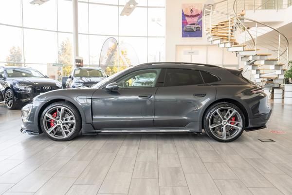Second-hand Porsche Taycan Cross Turismo 419 kW (571 CP) 2022 Gri Berlinǎ