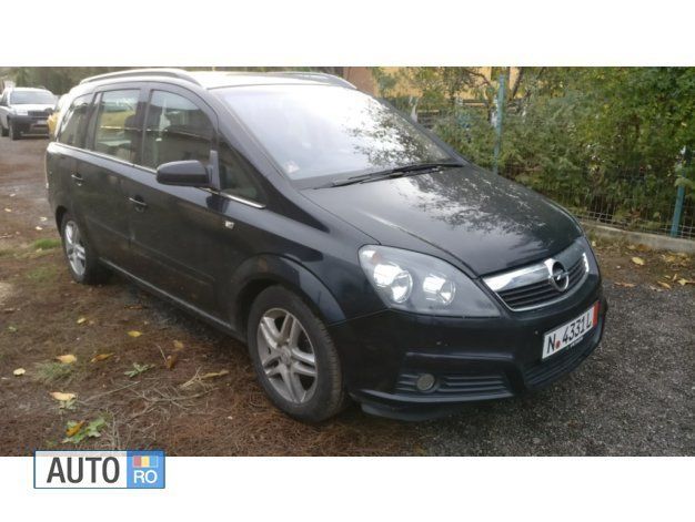Negru Utilizat 2007 Opel Zafira Monovolum | 4.350 EUR (Scump) - Imagine 1/3