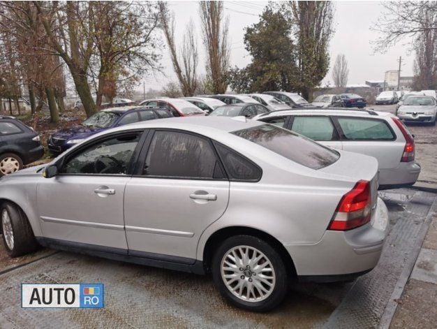 Second-hand Volvo S40 135 CP (99 kW) 2005 Argintiu Berlinǎ
