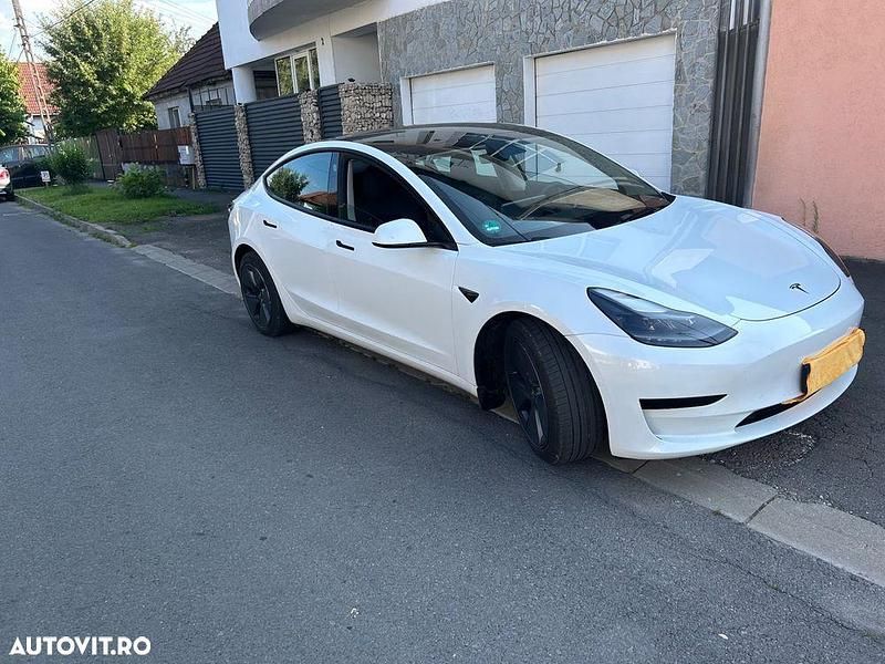 Second-hand Tesla Model 3 Standard Range 239 kW (325 CP) 2021 Culoarealb Berlinǎ