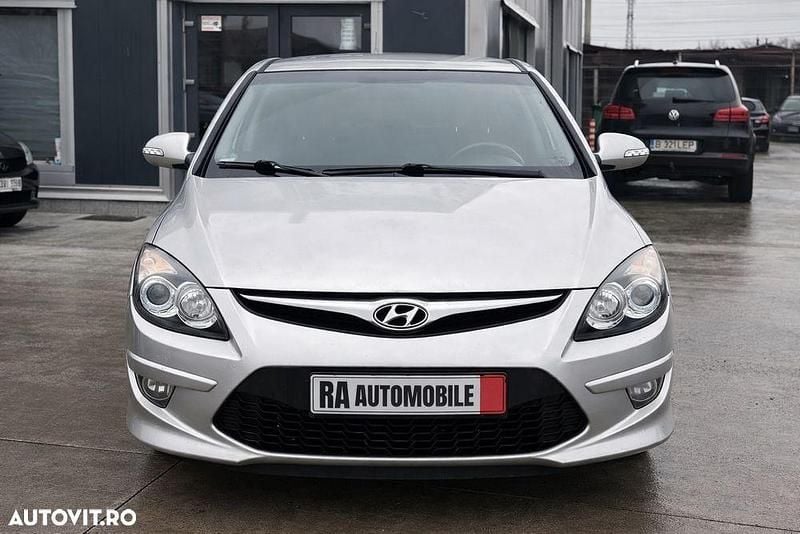 Second-hand Hyundai i30 Classic 116 CP (85 kW) 2012 Culoareargint Hatchback