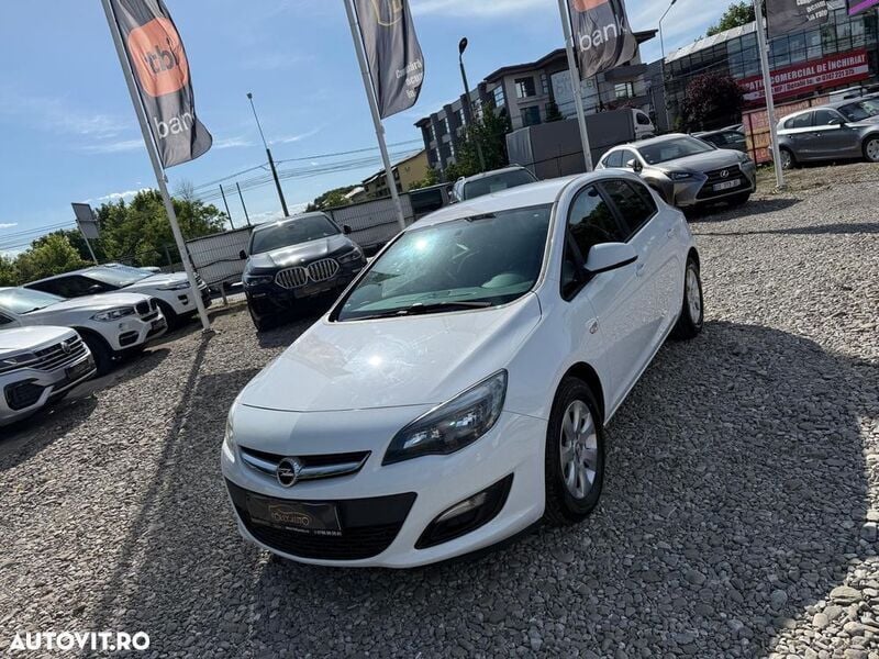 Alb Utilizat 2015 Opel Astra Style Hatchback | 5.999 EUR (Super Preț) - Imagine 1/4