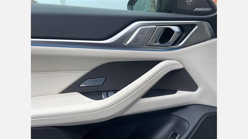 Second-hand BMW i4 Comfort Edition 400 kW (544 CP) 2025 Albastru frozen portimao metalizat bmw individual metalizat Berlinǎ