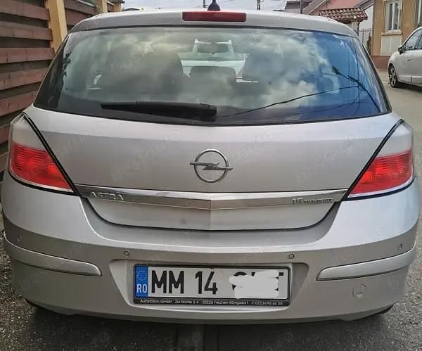 Gri Utilizat 2004 Opel Astra Hatchback | 1.990 EUR (Preț OK) - Imagine 1/4