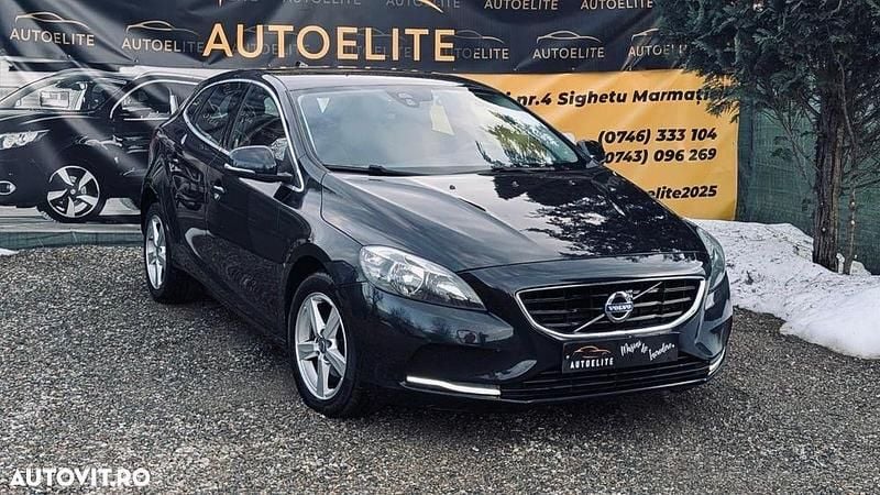 Second-hand Volvo V40 Momentum 120 CP (88 kW) 2015 Culoarealbastru Hatchback