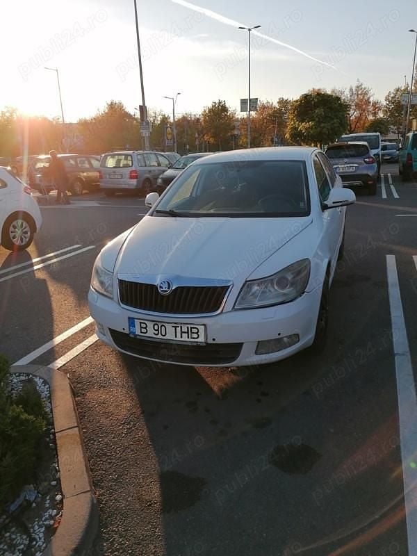 Alb Utilizat 2011 Skoda Octavia Berlinǎ | 2.350 EUR (Super Preț) - Imagine 1/4