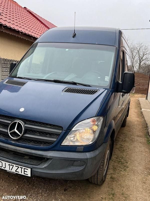 Culoarealbastru Utilizat 2011 Mercedes Sprinter Van | 11.000 EUR (Super Preț) - Imagine 1/4