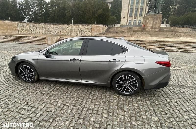 Second-hand Toyota Camry 218 CP (160 kW) 2025 Culoaregri Berlinǎ