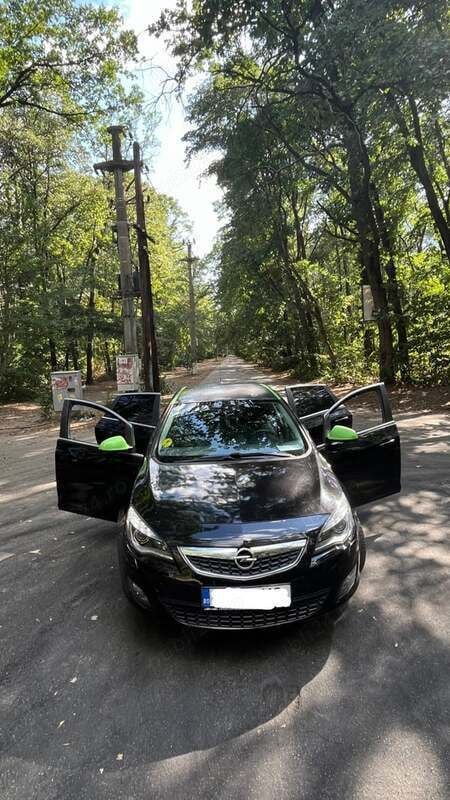 Negru Utilizat 2010 Opel Astra Edition Berlinǎ | 3.000 EUR (Super Preț) - Imagine 1/4