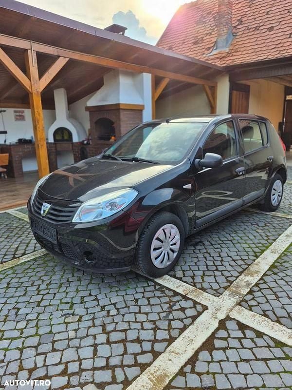 Culoarenegru Utilizat 2009 Dacia Sandero Hatchback | 1.900 EUR (Preț bun) - Imagine 1/4