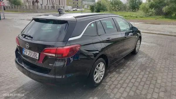 Negru Utilizat 2017 Opel Astra Sport Break | 5.600 EUR (Preț bun) - Imagine 1/4