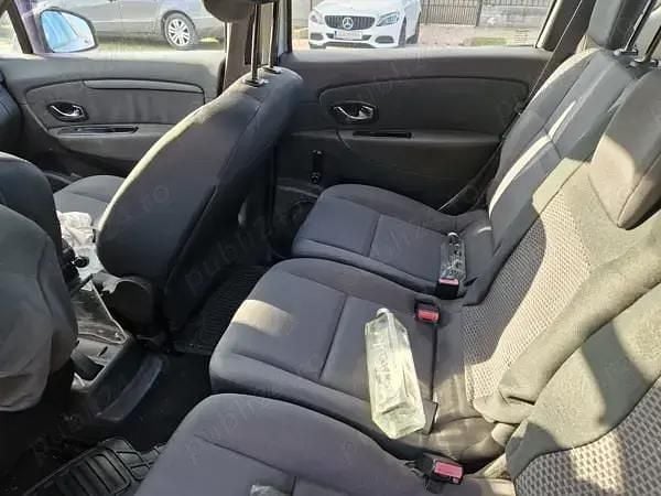 Gri Utilizat 2012 Renault Scénic Monovolum | 3.000 EUR (Preț bun) - Imagine 1/4