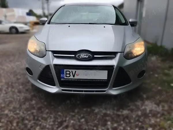 Utilizat 2011 Ford Focus Hatchback | 3.800 EUR (Preț OK) - Imagine 1/4