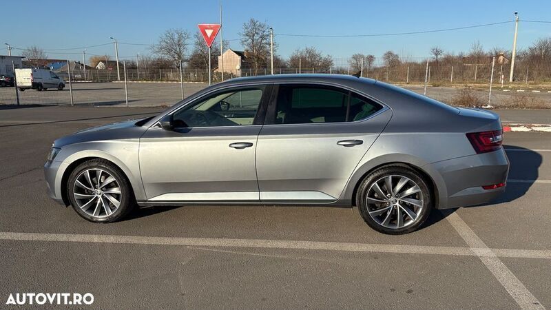 Gri Utilizat 2017 Skoda Superb LAURIN & KLEMENT Hatchback | 14.800 EUR (Preț bun) - Imagine 1/4