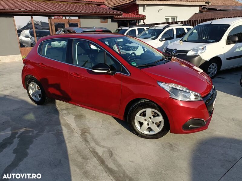 Second-hand Peugeot 208 Allure 110 CP (80 kW) 2017 Rosu Hatchback