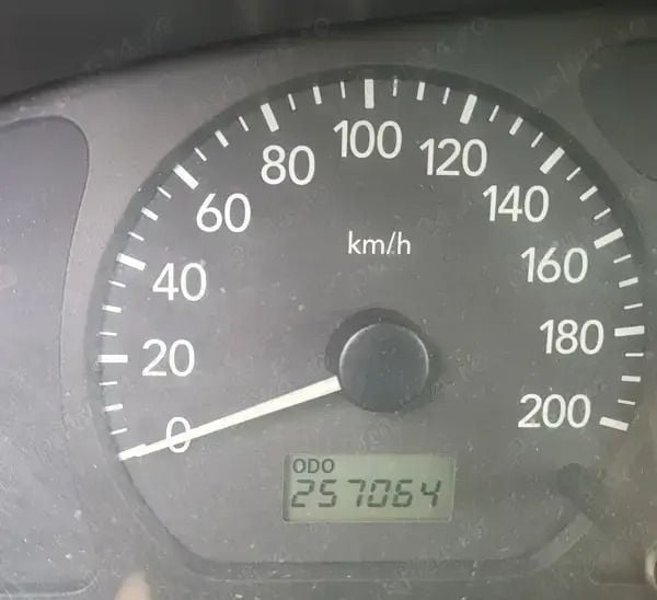 Utilizat 2002 Suzuki Wagon R Hatchback | 3.000 EUR - Imagine 1/4