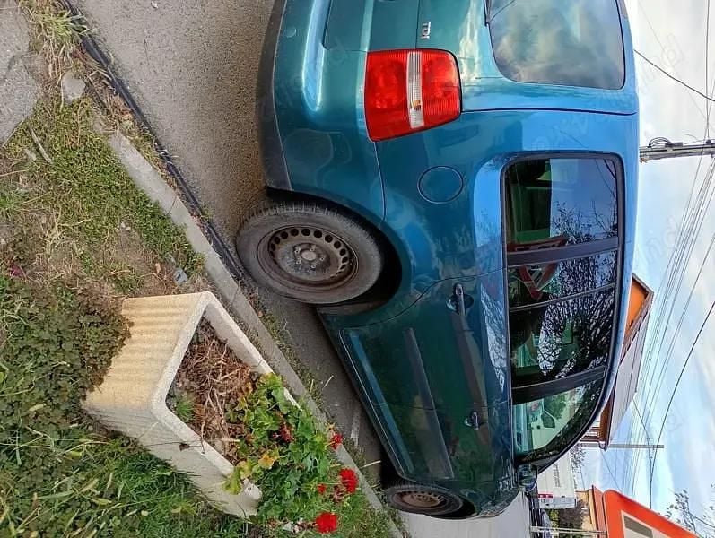 Albastru Utilizat 2003 VW Touran Monovolum | 1.050 EUR (Super Preț) - Imagine 1/3