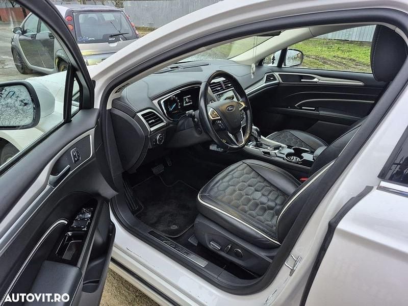 Second-hand Ford Mondeo Vignale 187 CP (137 kW) 2018 Culoarealb Berlinǎ