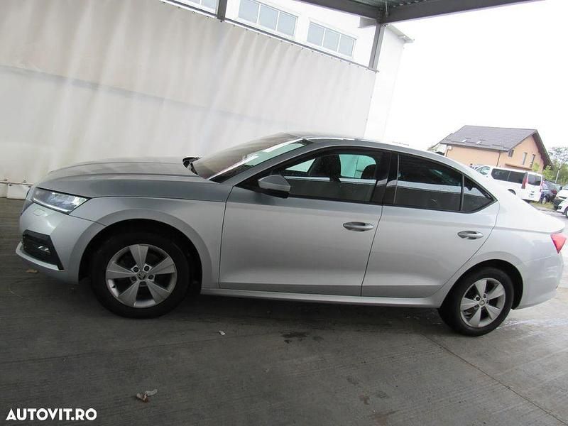 Second-hand Skoda Octavia 149 CP (109 kW) 2021 Culoareargint Hatchback