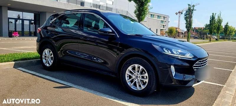 Culoarenegru Utilizat 2022 Ford Kuga SUV | 13.600 EUR (Super Preț) - Imagine 1/4
