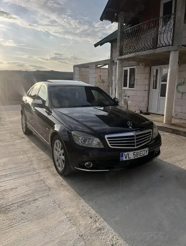 Utilizat 2008 Mercedes 220 Berlinǎ | 5.000 EUR - Imagine 1/4