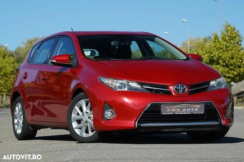 Culoarerosu Utilizat 2013 Toyota Auris Comfort | 7.999 EUR - Imagine 1/4