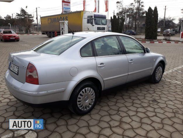 Gri Utilizat 2001 VW Passat Berlinǎ | 2.199 EUR (Puțin scump) - Imagine 1/4