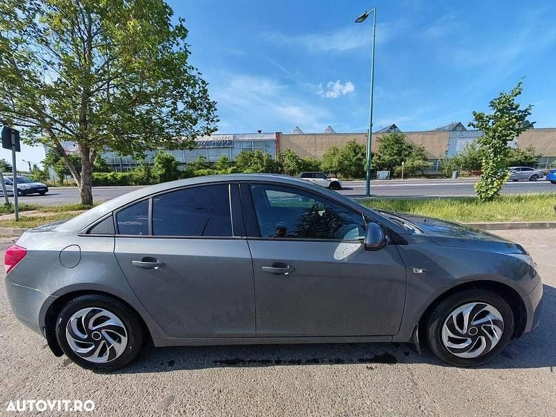 Gri Utilizat 2011 Chevrolet Cruze LS Berlinǎ | 3.700 EUR (Preț bun) - Imagine 1/4