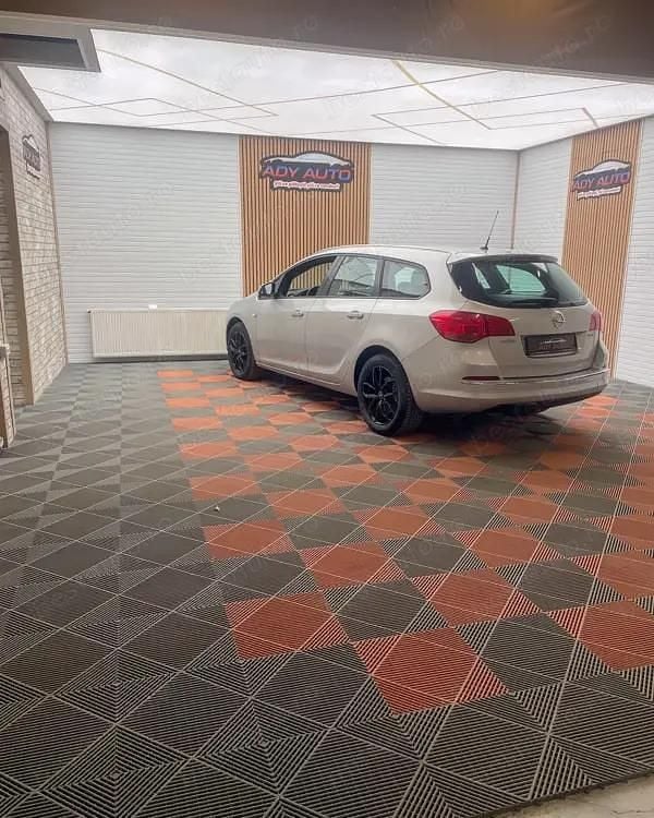 Second-hand Opel Astra drive 110 CP (80 kW) 2011 Argintiu Break