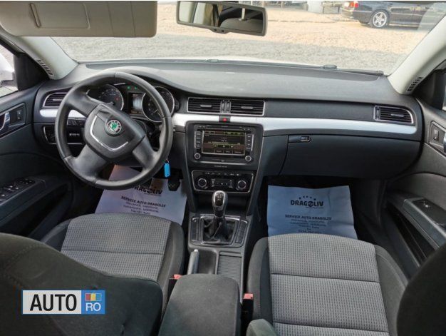 Alb Utilizat 2010 Skoda Superb Berlinǎ | 4.999 EUR (Preț bun) - Imagine 1/4